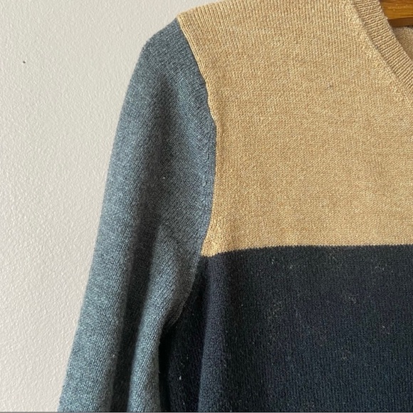 ✨3/$30✨ Old Navy Women’s Neutral Coloured Long Sleeved Top - Picture 3 of 7